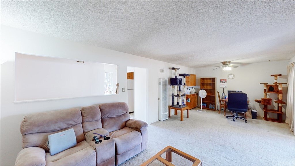 Property Photo:  920 Walnut Avenue  CA 92373 