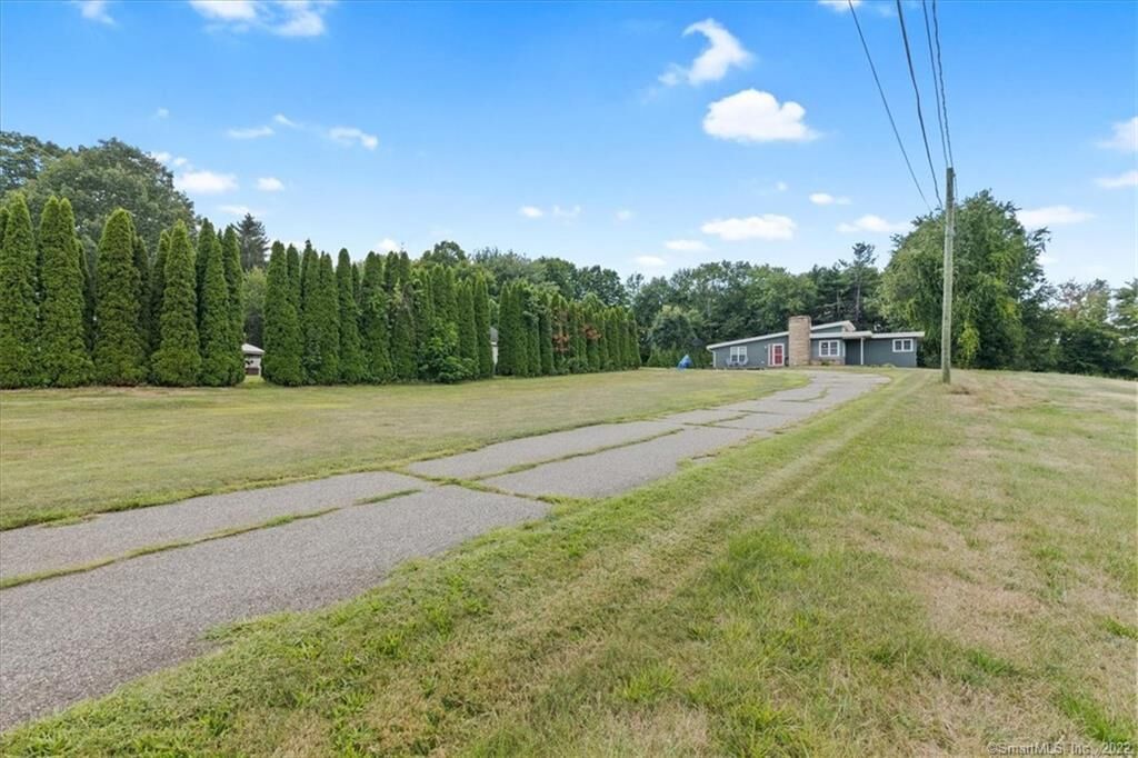 Property Photo:  152 Bee Street  CT 06450 