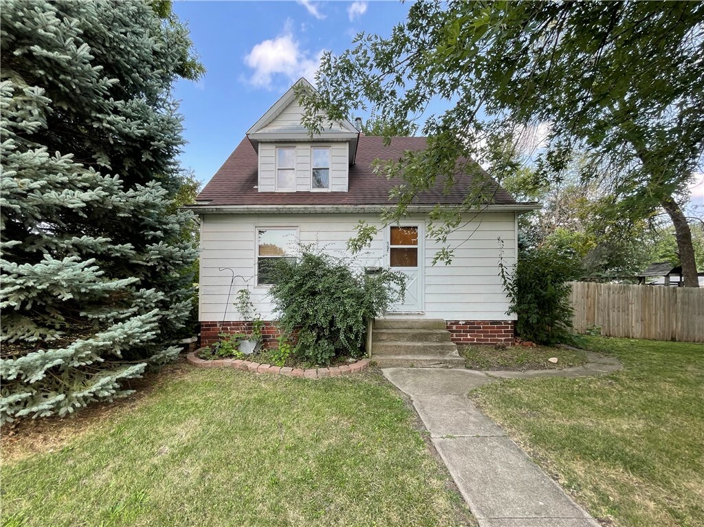 Property Photo: 605 SW Walnut Street IA 50023