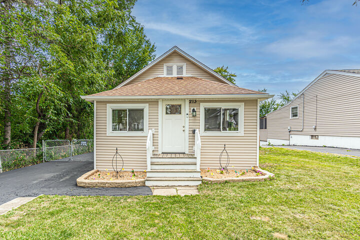 213 N Wisconsin Avenue  Villa Park IL 60181 photo