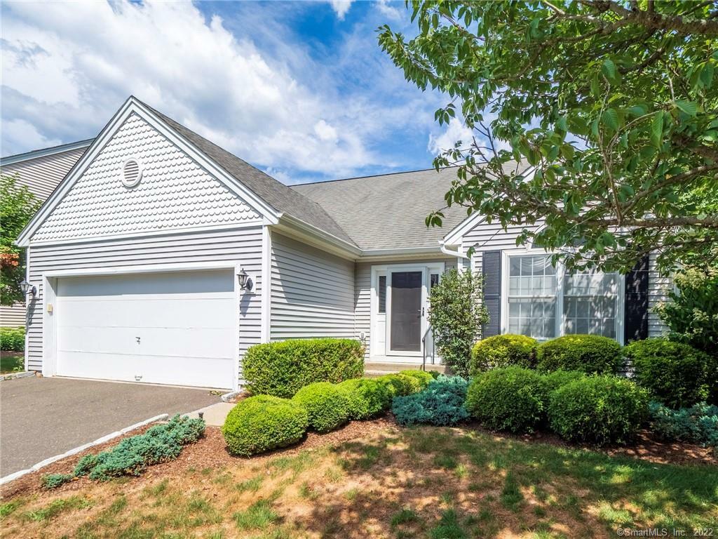 Property Photo: 84 Village Court 84 CT 06897