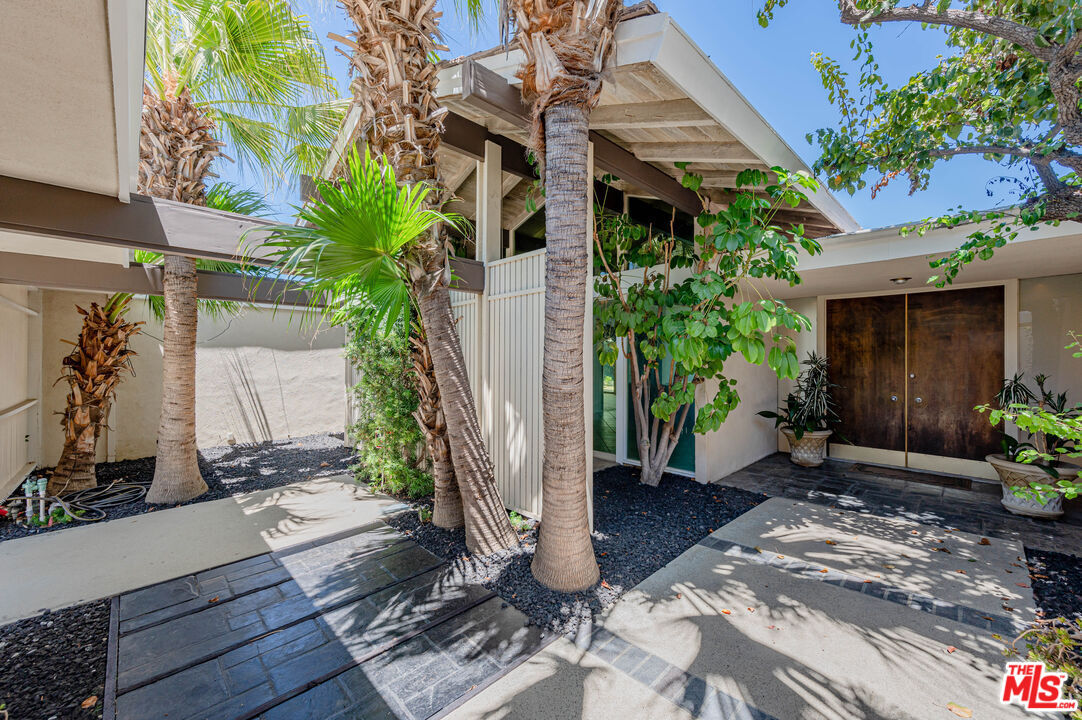 Property Photo: 3056 Corda Dr CA 90049