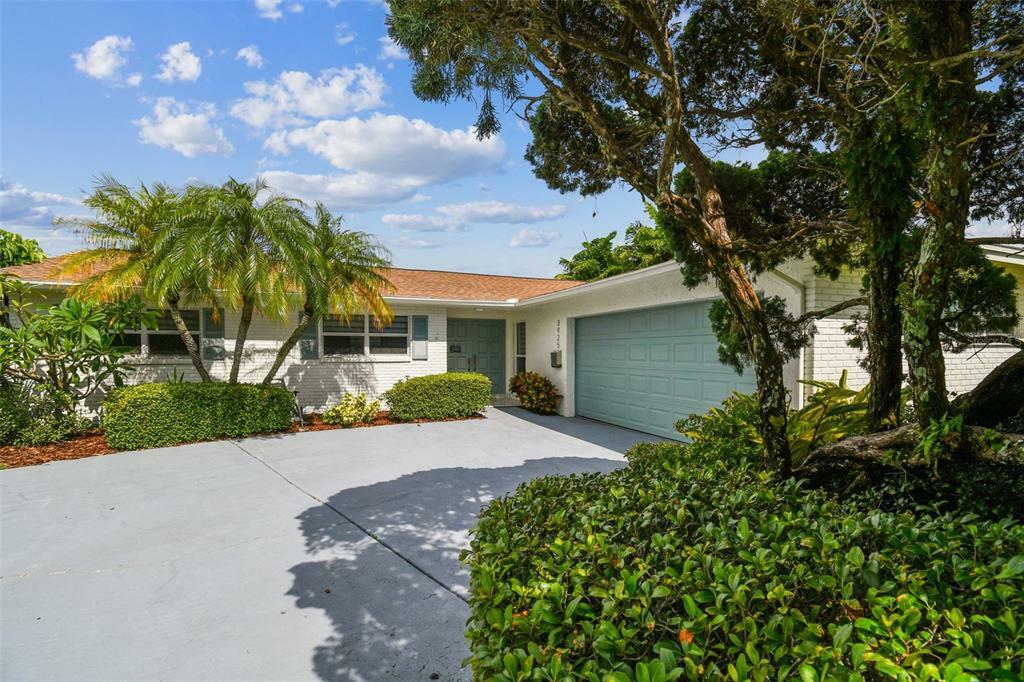 Property Photo:  3925 Venetian Way  FL 33634 