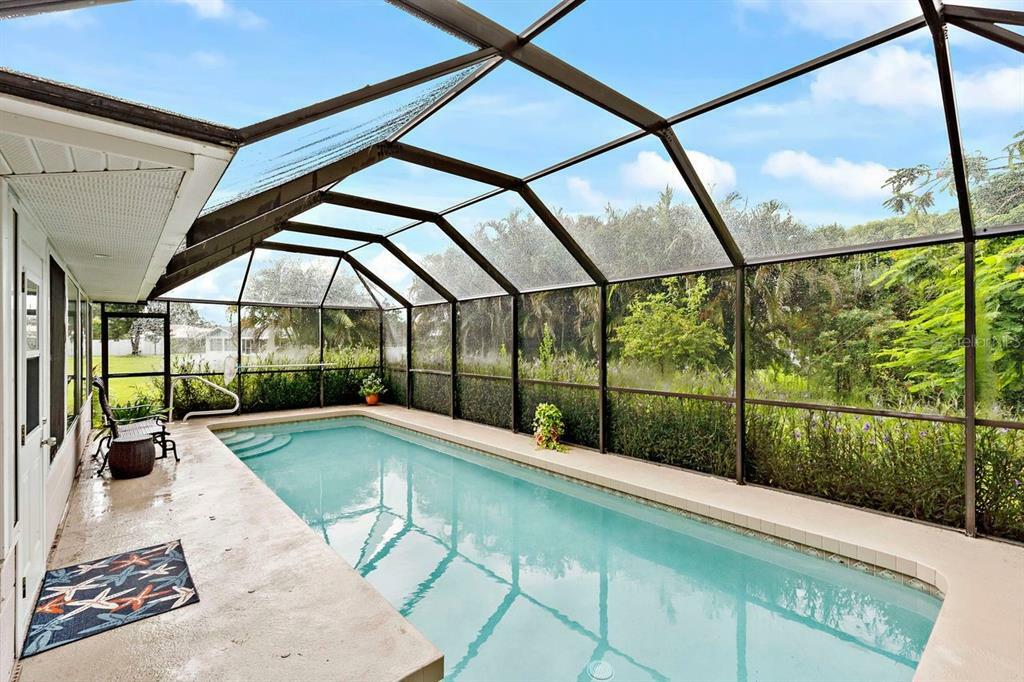 Property Photo:  1314 Cambridge Drive  FL 34293 