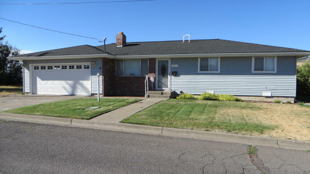 Property Photo: 827 Lytton Street OR 97601