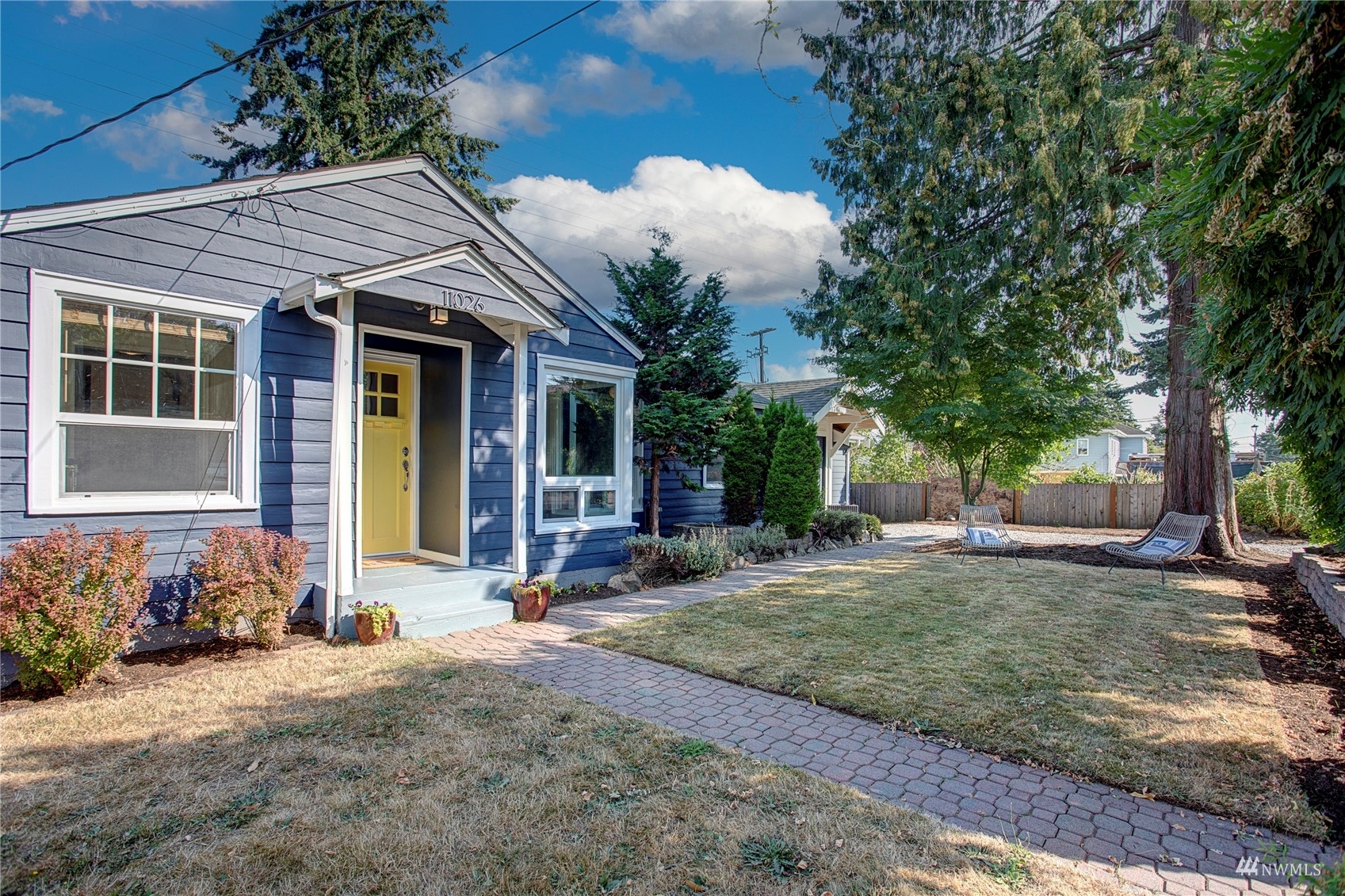 Property Photo:  11026 Fremont Avenue N  WA 98133 