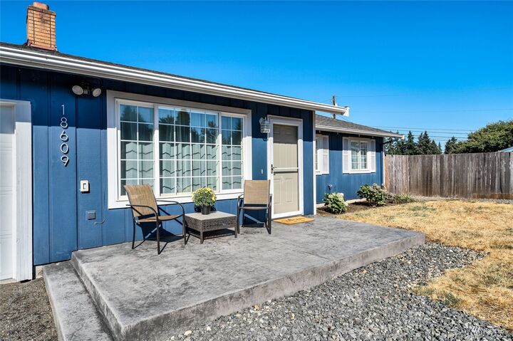 Property Photo:  18609 7th Avenue S  WA 98148 
