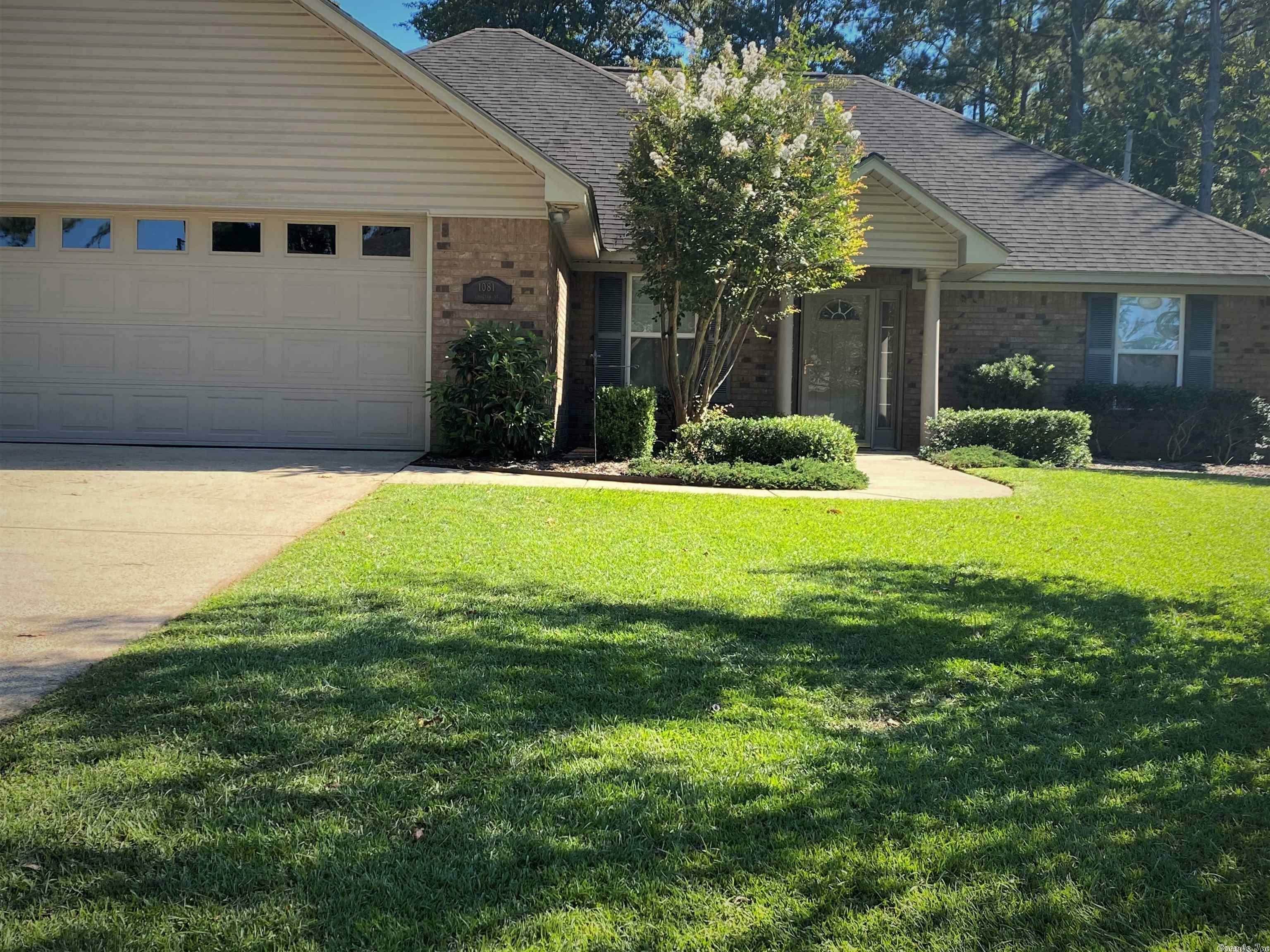 Property Photo:  1081 Choctaw Avenue  AR 71701 