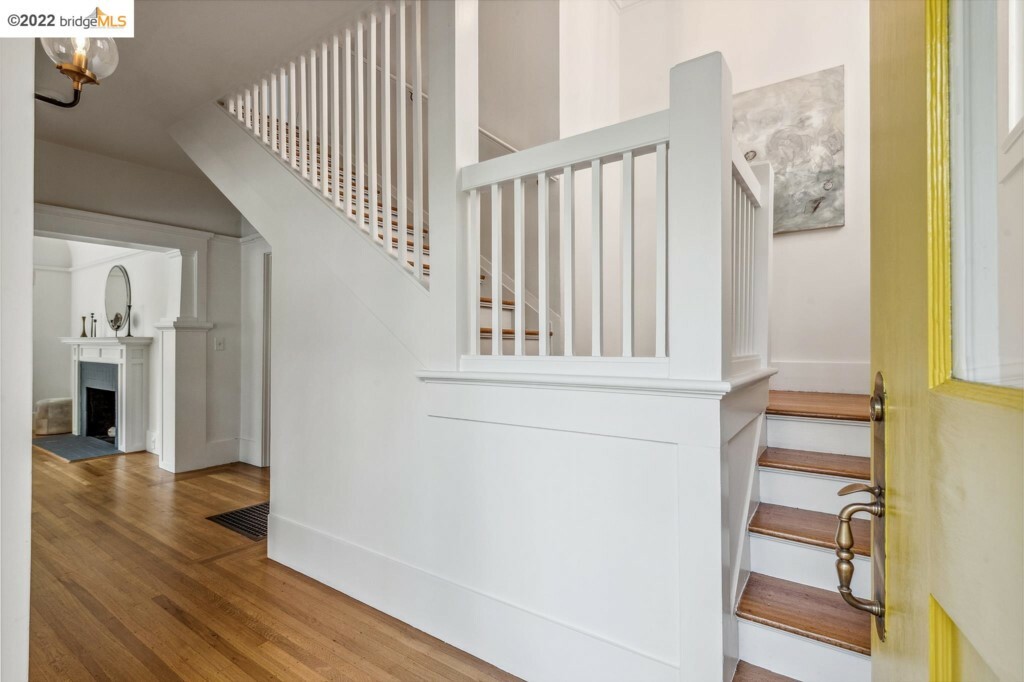 Property Photo:  2022 Oakland Ave  CA 94611 
