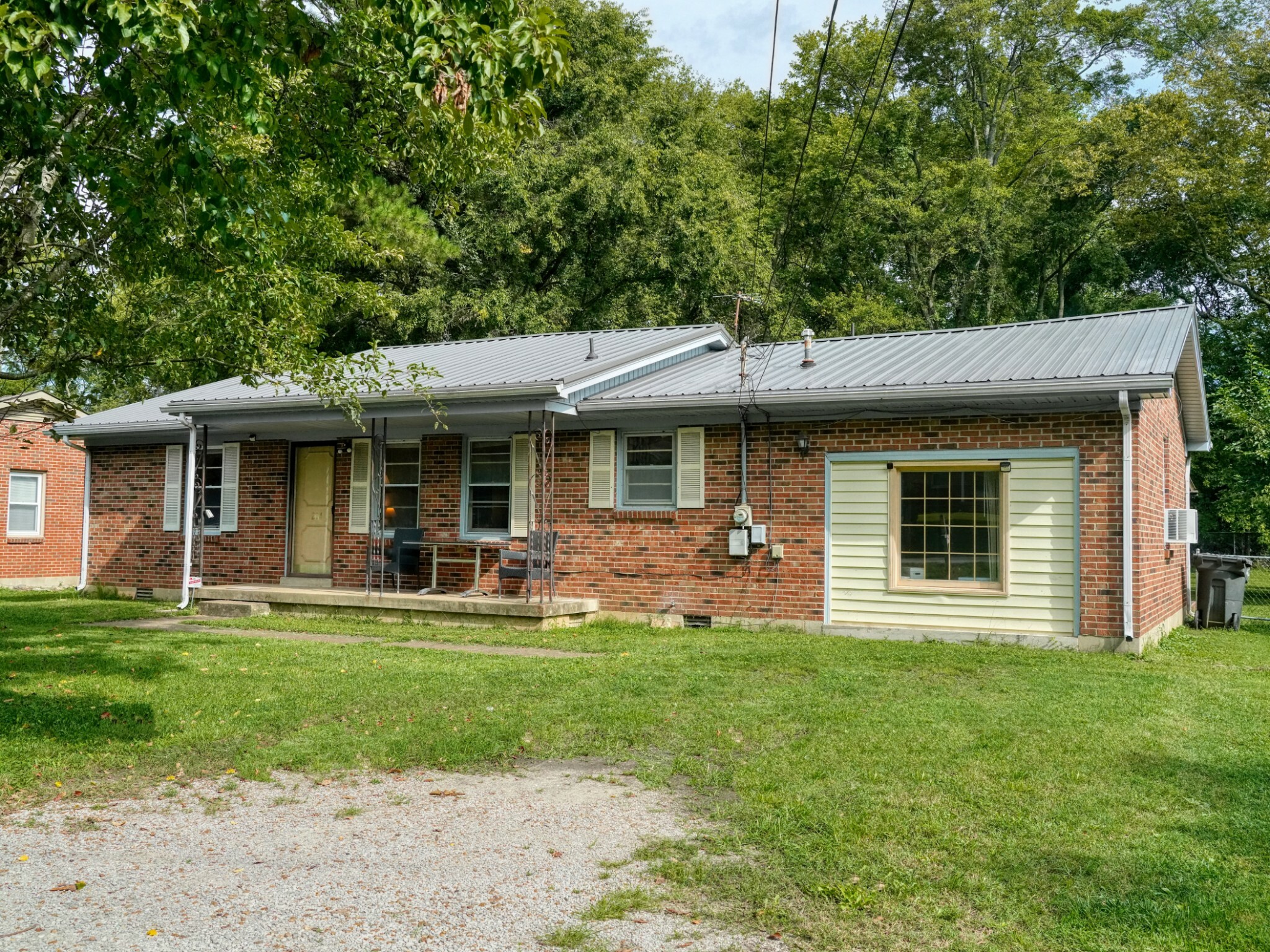 Property Photo:  214 Chapman Ln  TN 38401 