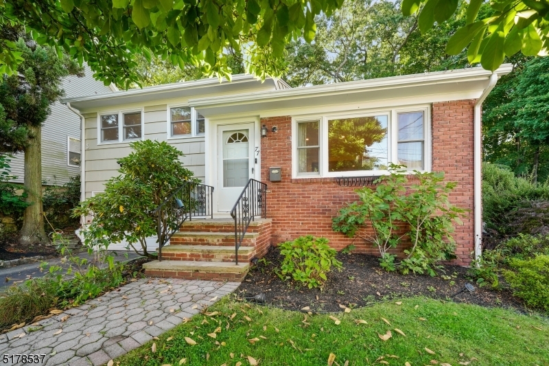 Property Photo:  77 Ashwood Ave  NJ 07901 