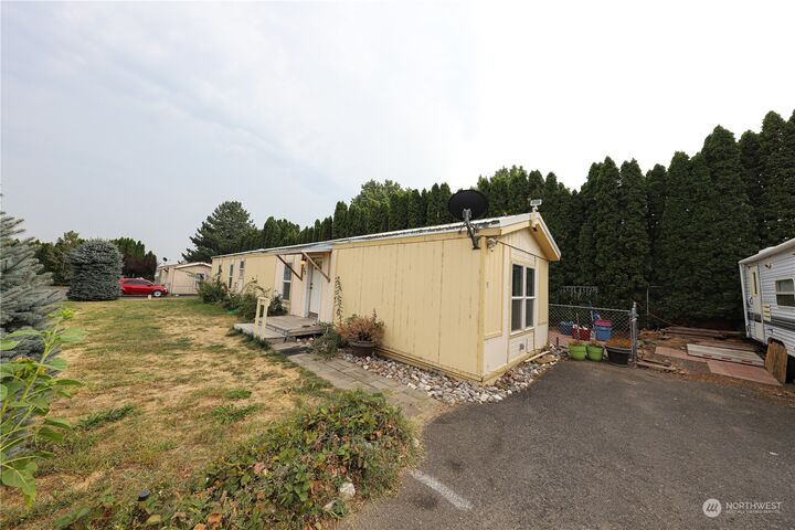 Property Photo:  2241 SW Basin Street 20  WA 98823 