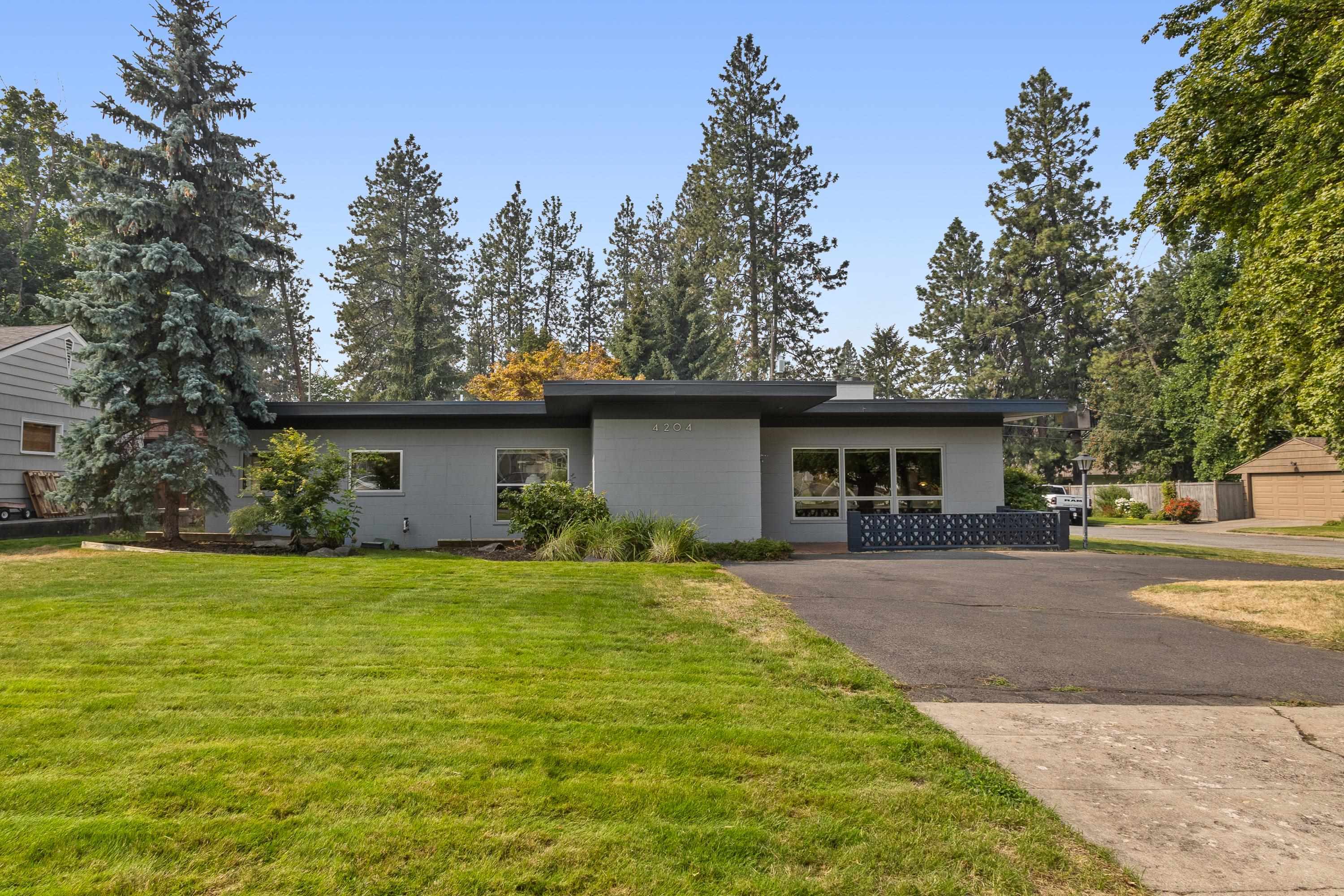 Property Photo: 4204 S Hogan St WA 99203