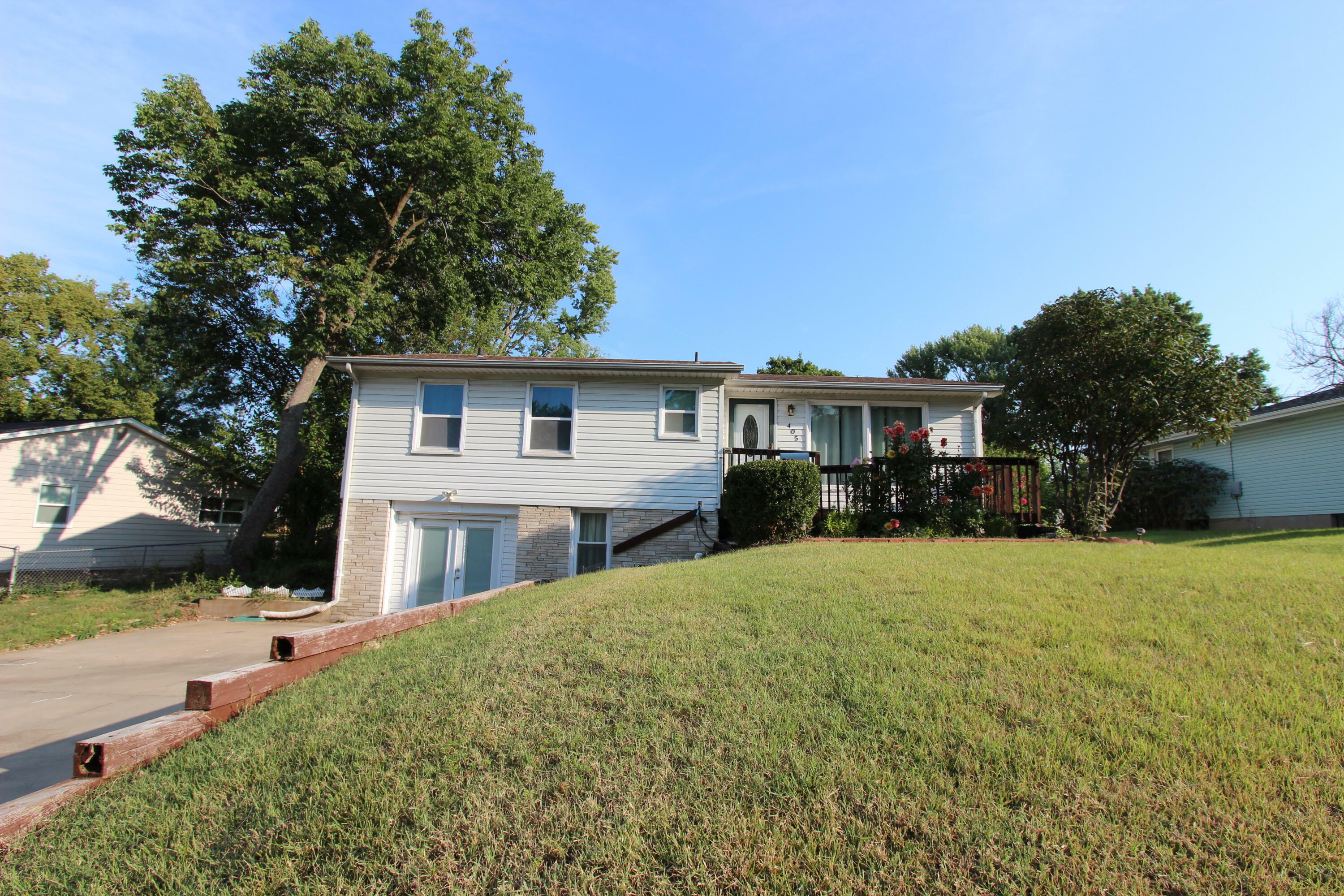 Property Photo:  405 W Leslie Ln  MO 65202 