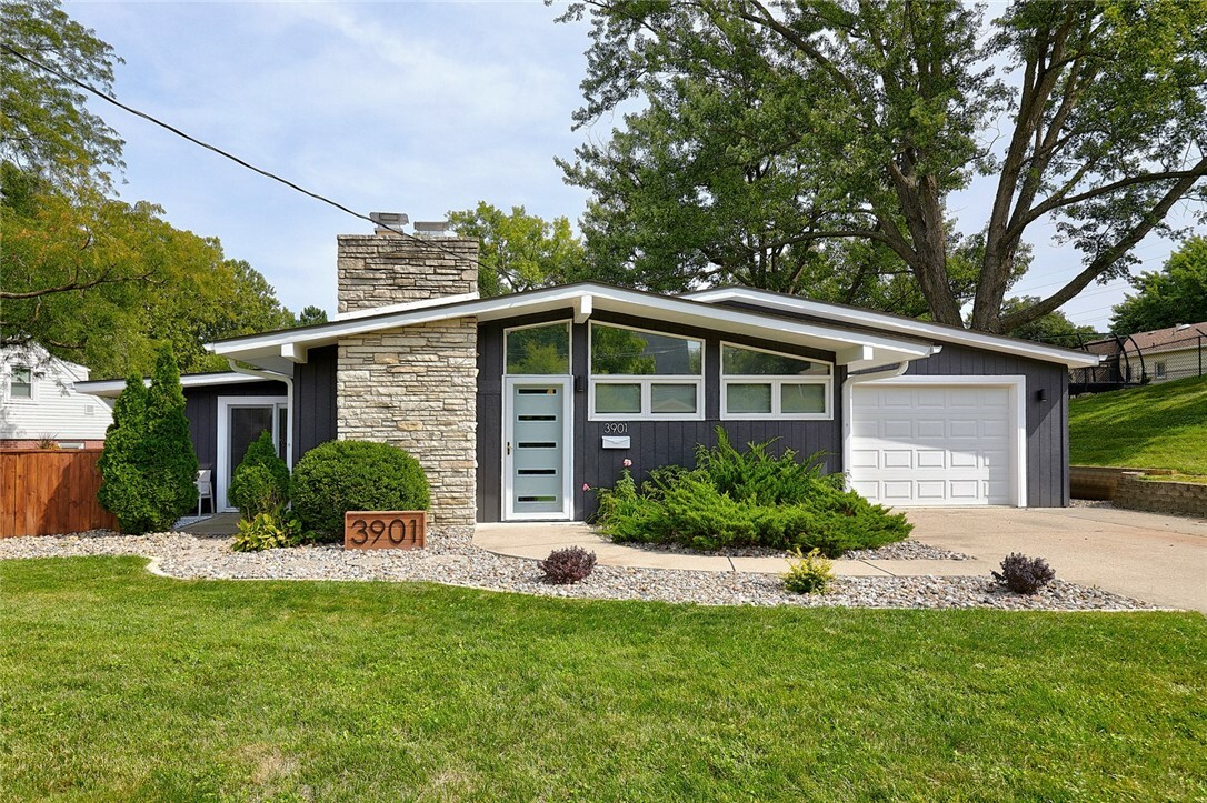 Property Photo:  3901 Wakonda Drive  IA 50321 