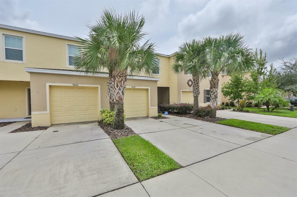 Property Photo:  9924 Hound Chase Drive  FL 33534 