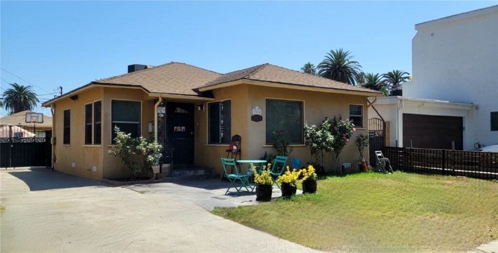 Property Photo:  2124 Pasadena Avenue  CA 90806 