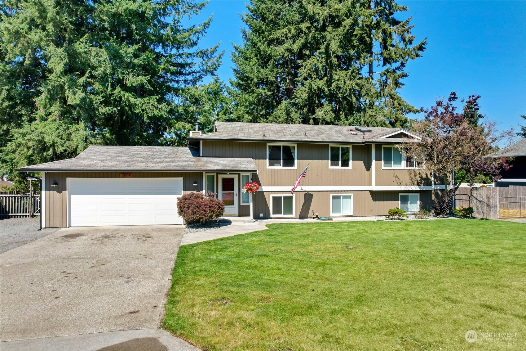 Property Photo:  18614 2nd Avenue E  WA 98387 