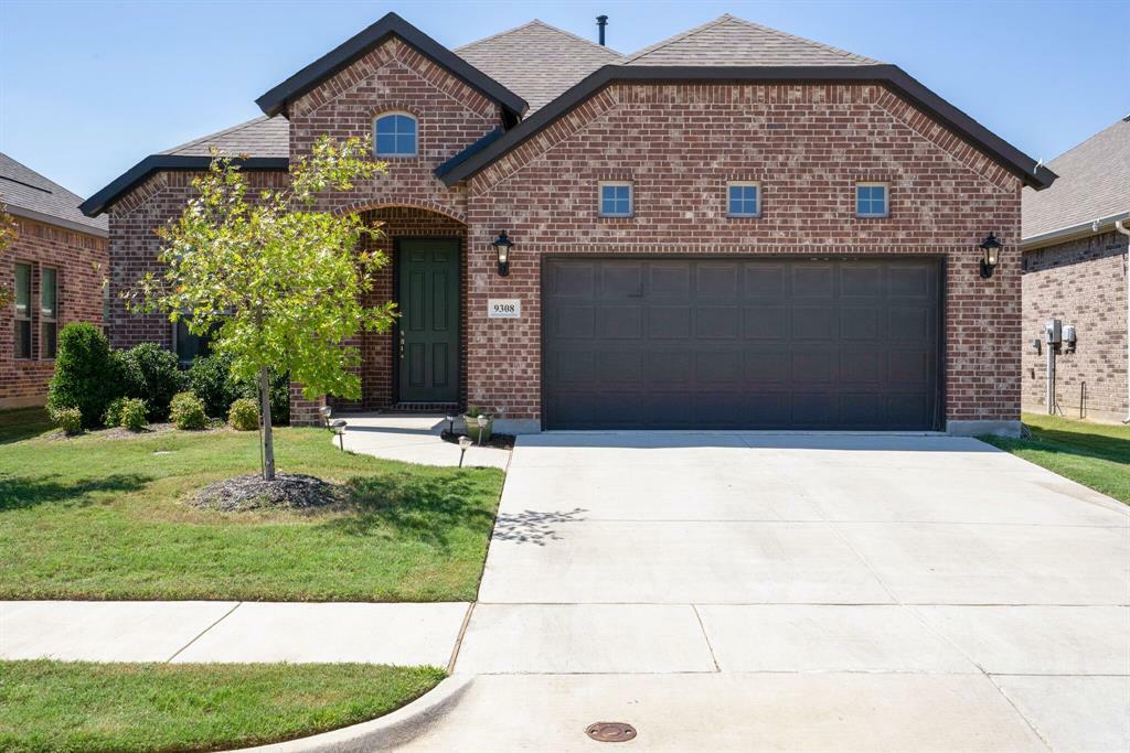 Property Photo:  9308 Meadowpark Drive  TX 76226 