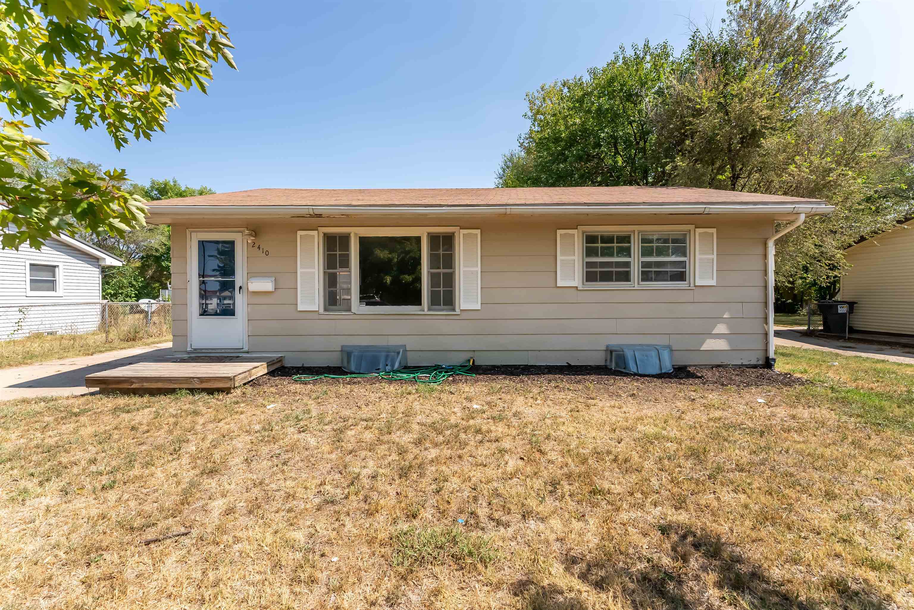 Property Photo:  2410 S Saint Clair Ave  KS 67217 