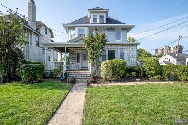 Property Photo:  251 Hamilton Place  NJ 07601 