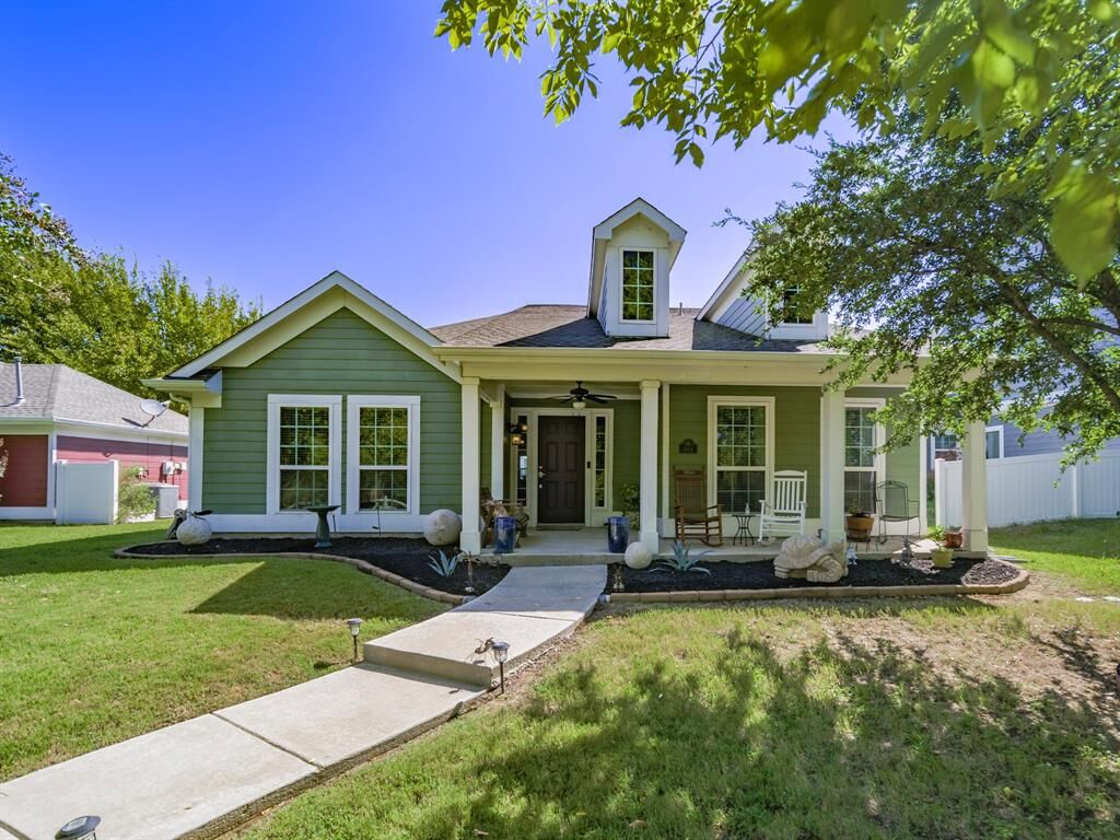 Property Photo:  1804 Dr Sanders Road  TX 76227 