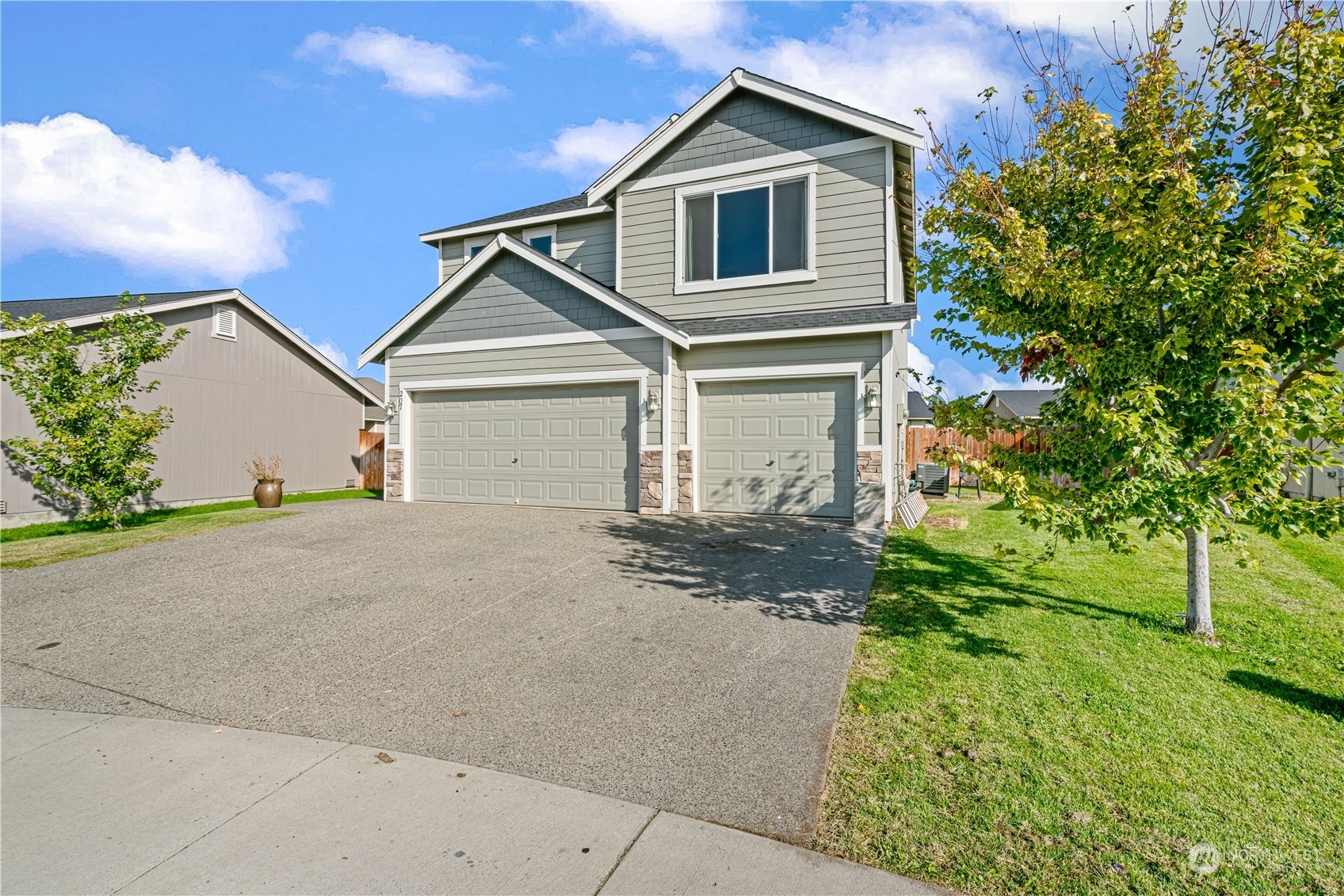 Property Photo:  207 W Hailey Court  WA 98926 