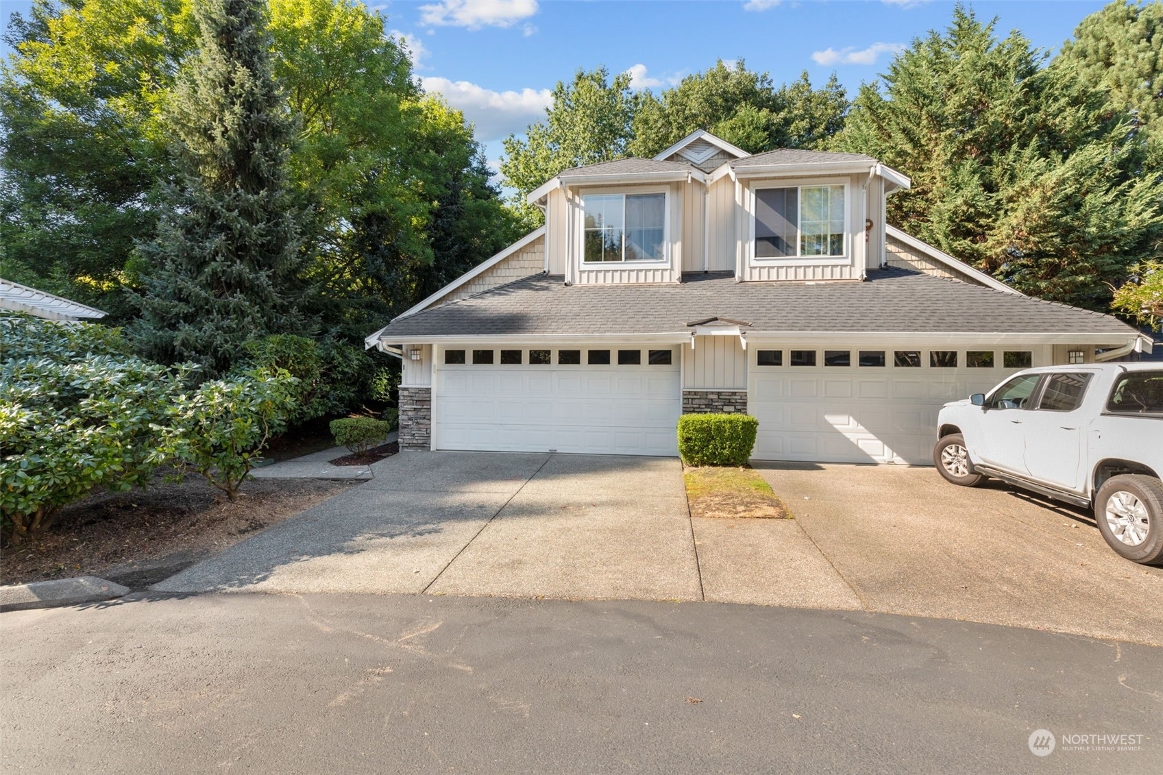 Property Photo:  120 Newport Way NW 1  WA 98027 