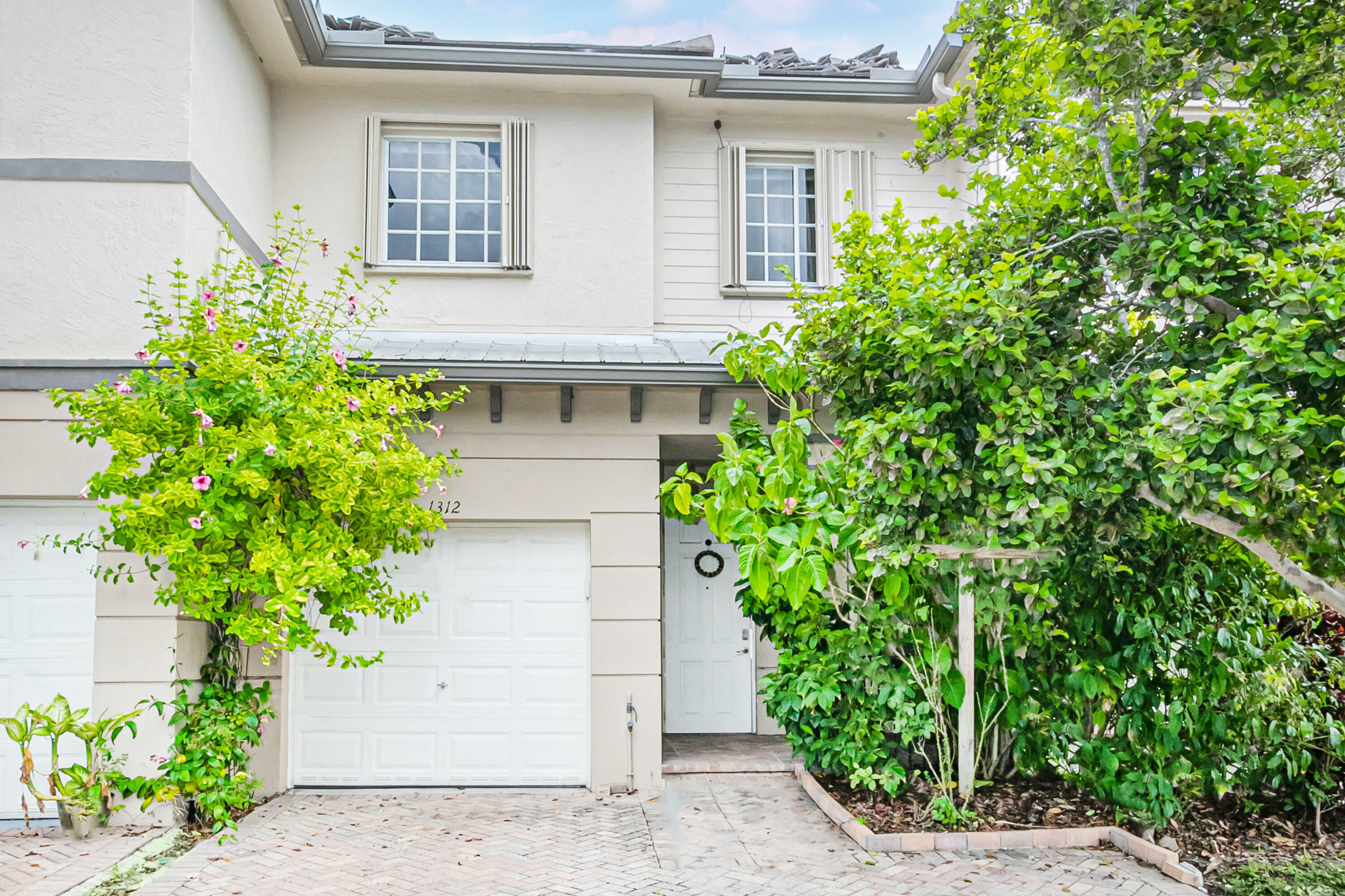 Property Photo: 1312 Lucaya Drive FL 33404