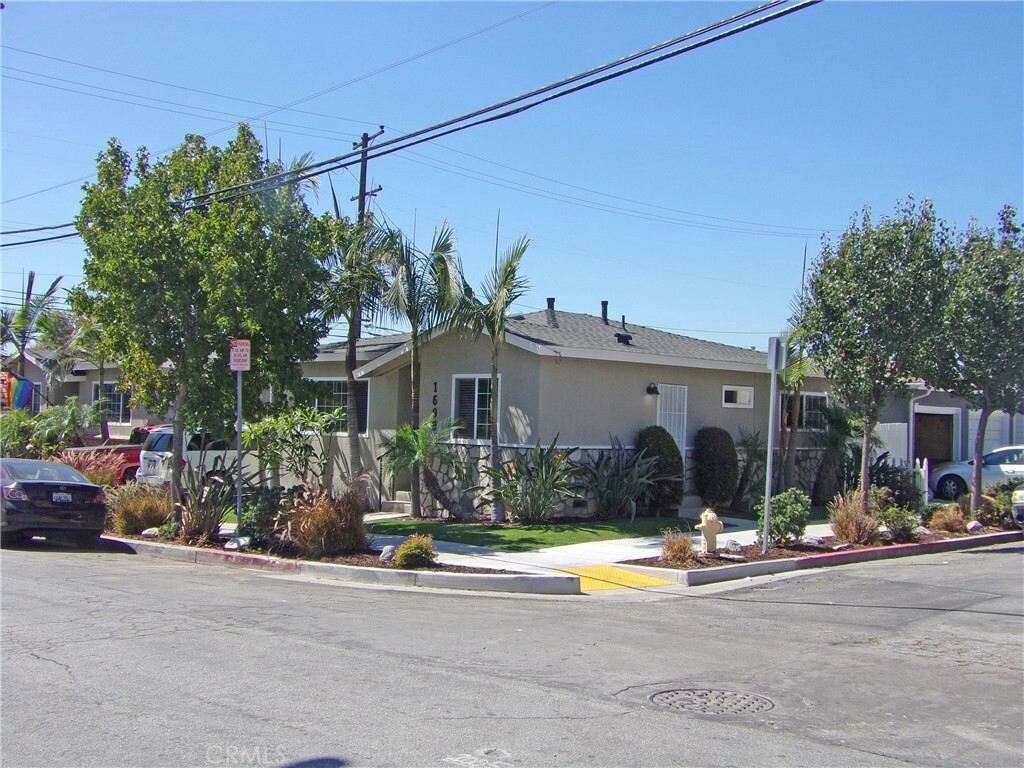 Property Photo:  1697 Grand Avenue  CA 90804 