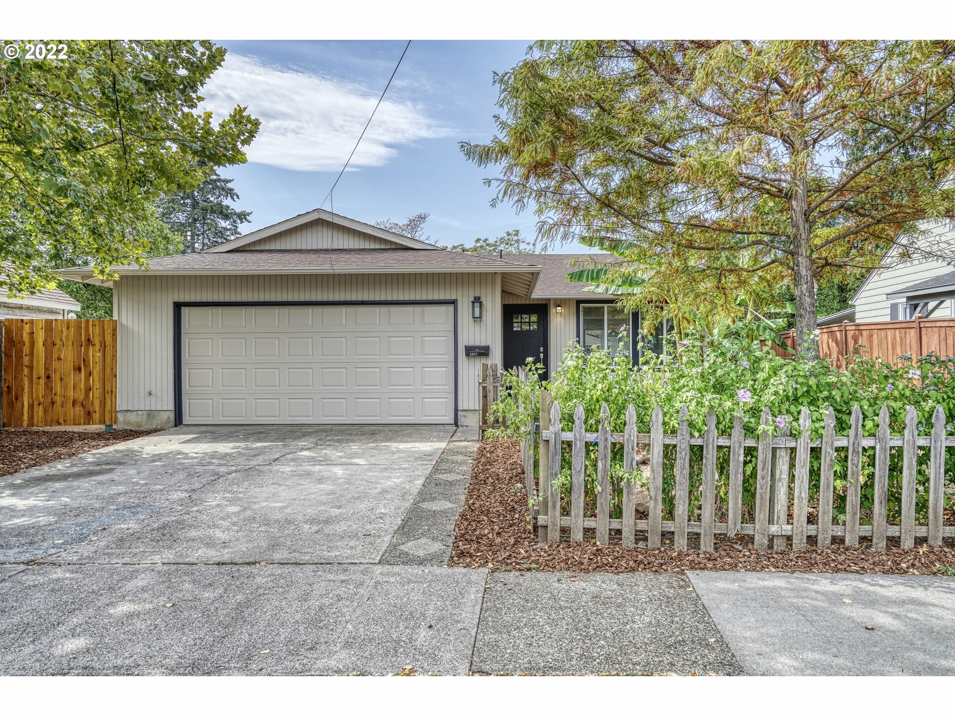 Property Photo:  4927 SE 80th Ave  OR 97206 