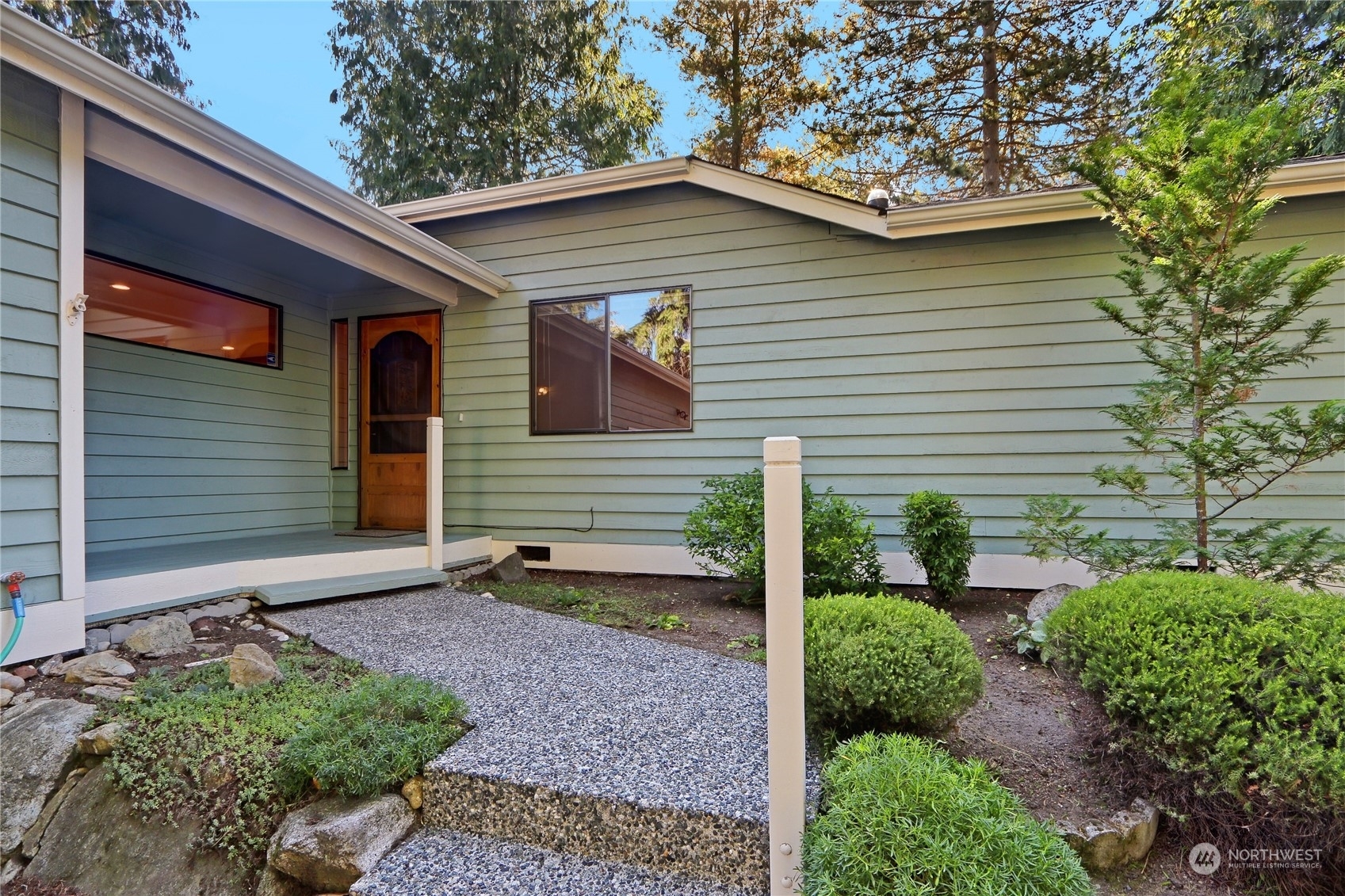 Property Photo:  19310 Firlands Way N  WA 98133 