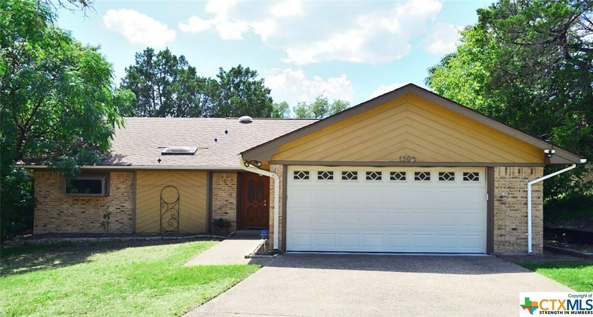 Property Photo:  1502 Cedar Oaks Lane  TX 76548 