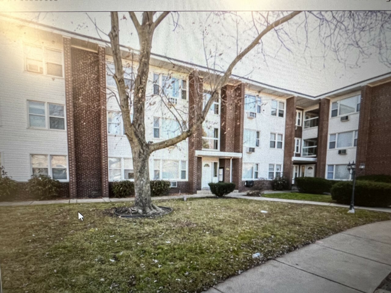 Property Photo: 6615 W Lloyd Drive 1A IL 60482
