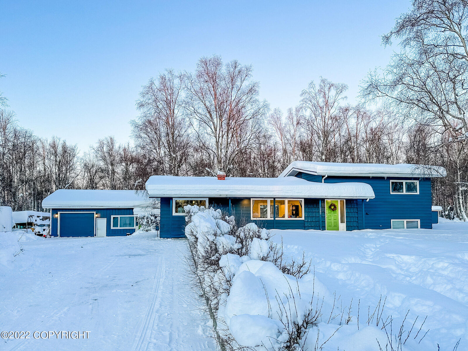 Property Photo: 1301 W Vaunda Avenue AK 99654