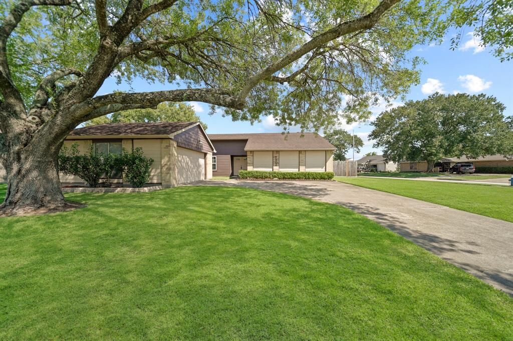 Property Photo: 7802 Tejas Street TX 77521