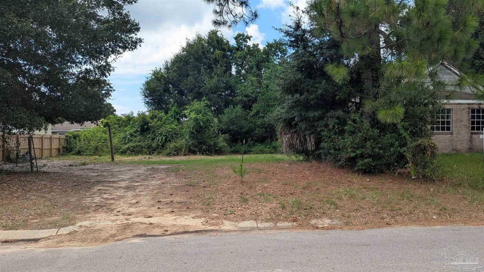 Property Photo:  1205 N M St  FL 32501 