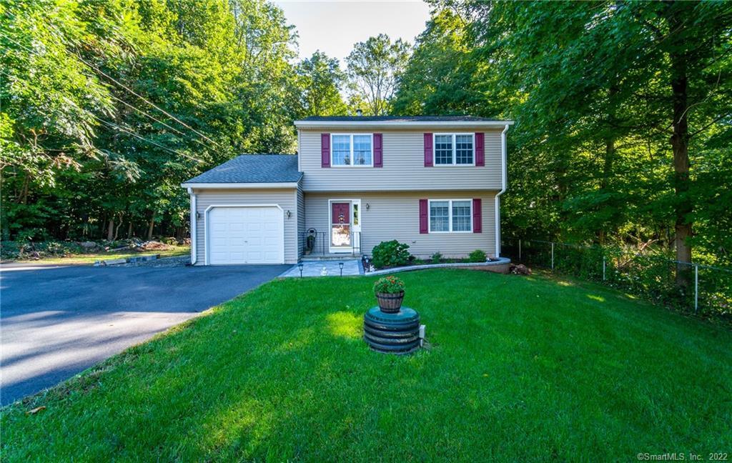 Property Photo: 112 Finch Avenue CT 06451