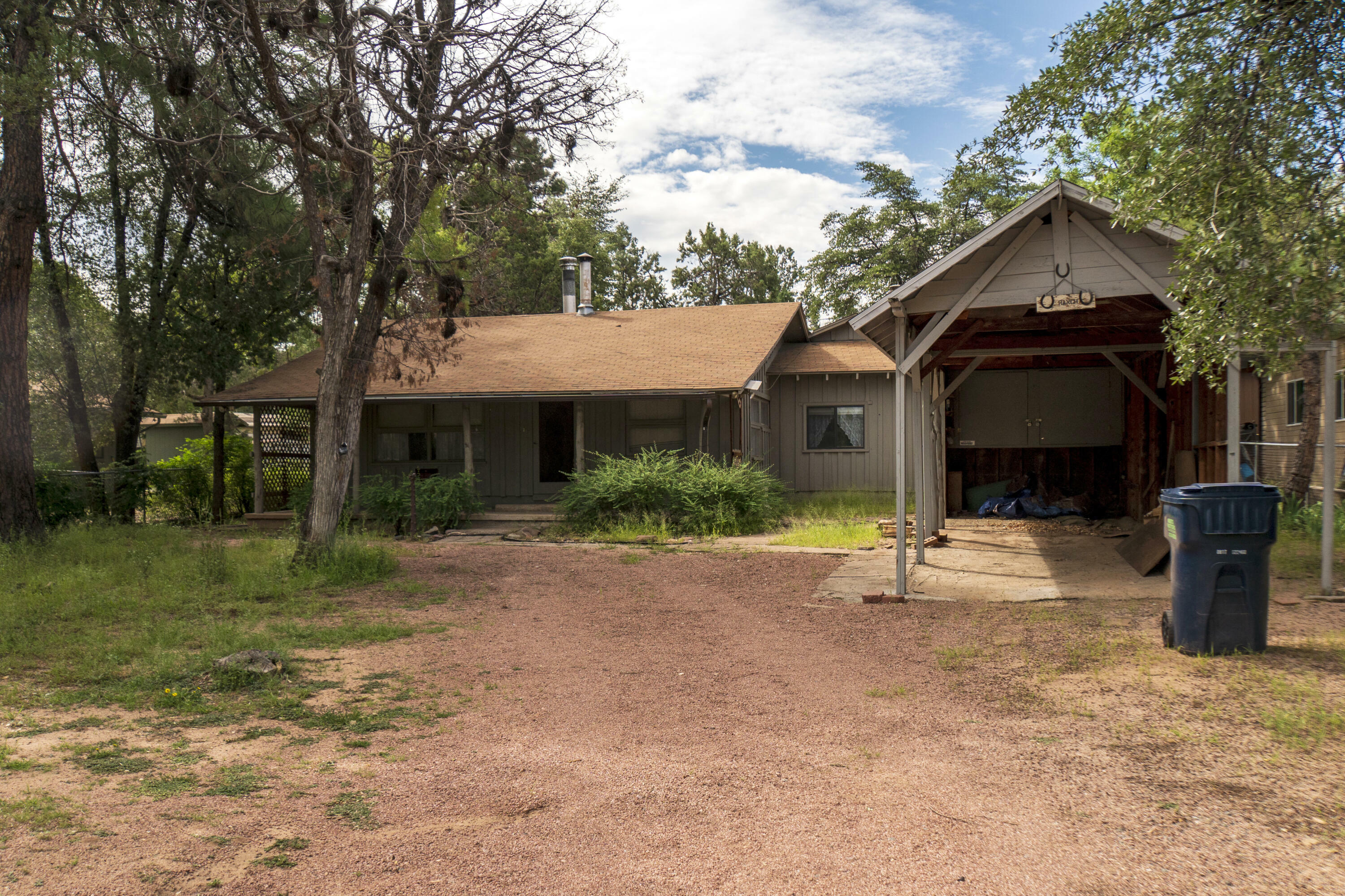 Property Photo:  211 W Estate Lane  AZ 85541 