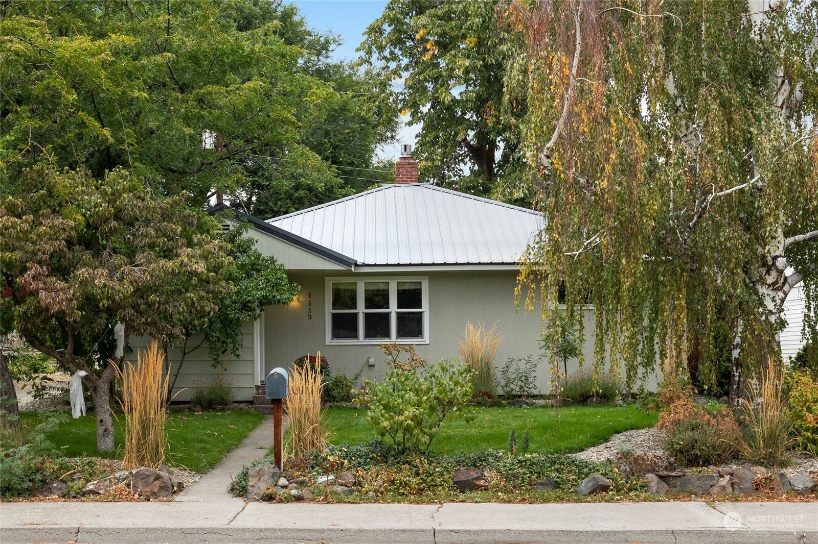 Property Photo:  1113 E Third Avenue  WA 98926 