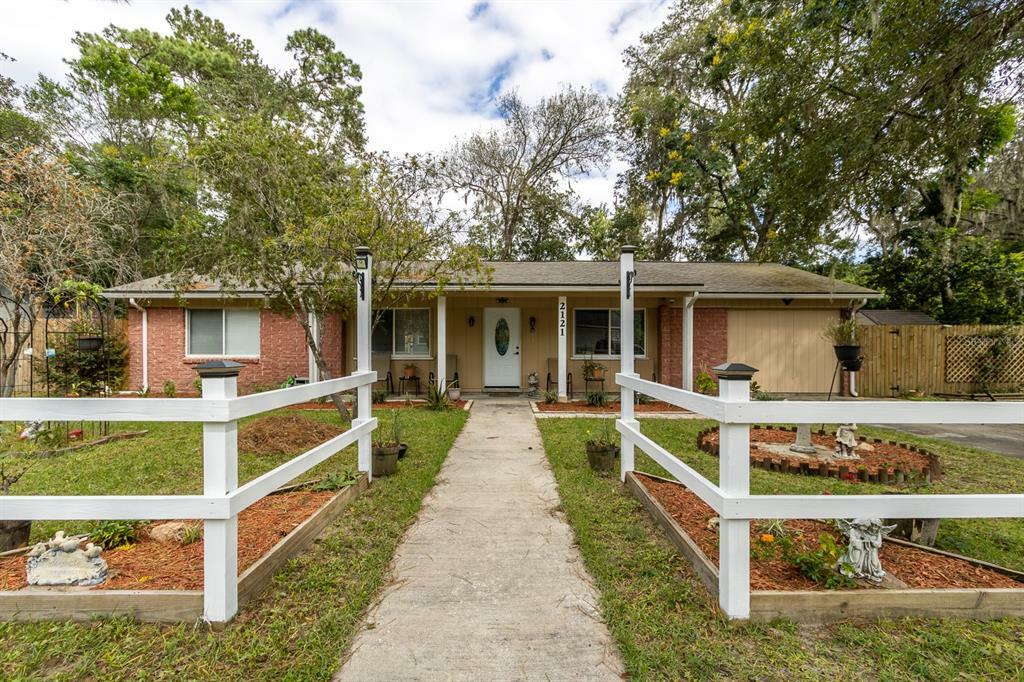 Property Photo:  2121 NW 54th Terrace  FL 32605 