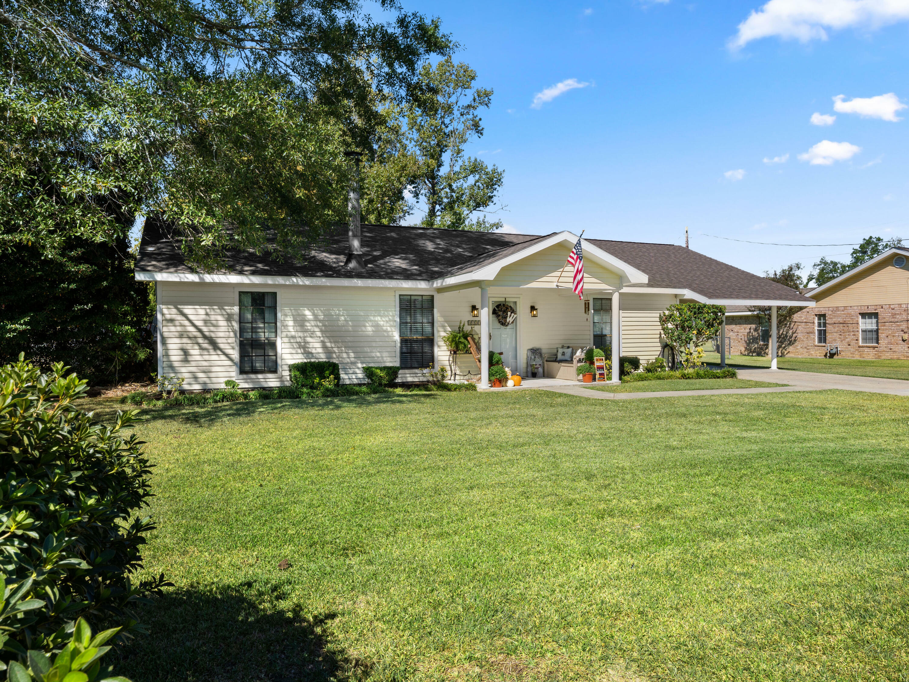 Property Photo:  1123 Walnut St  LA 70634 