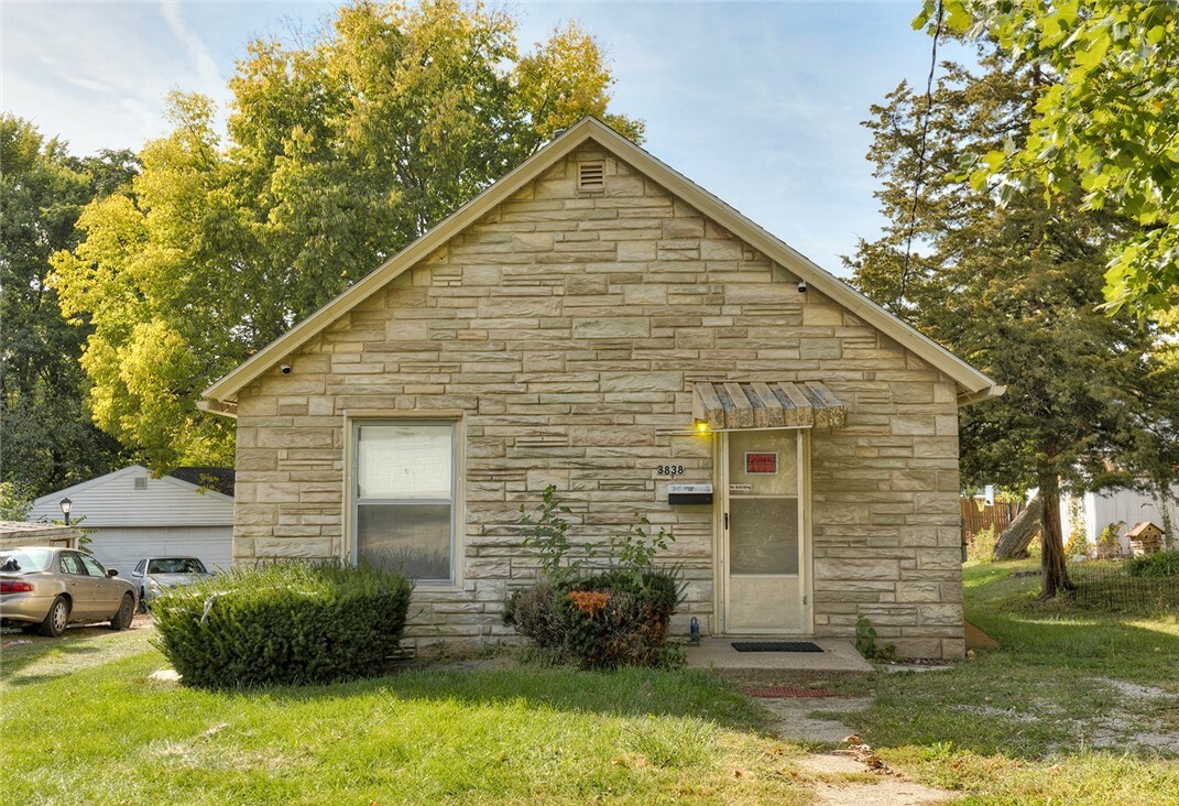 3838 12th Street  Des Moines IA 50313 photo