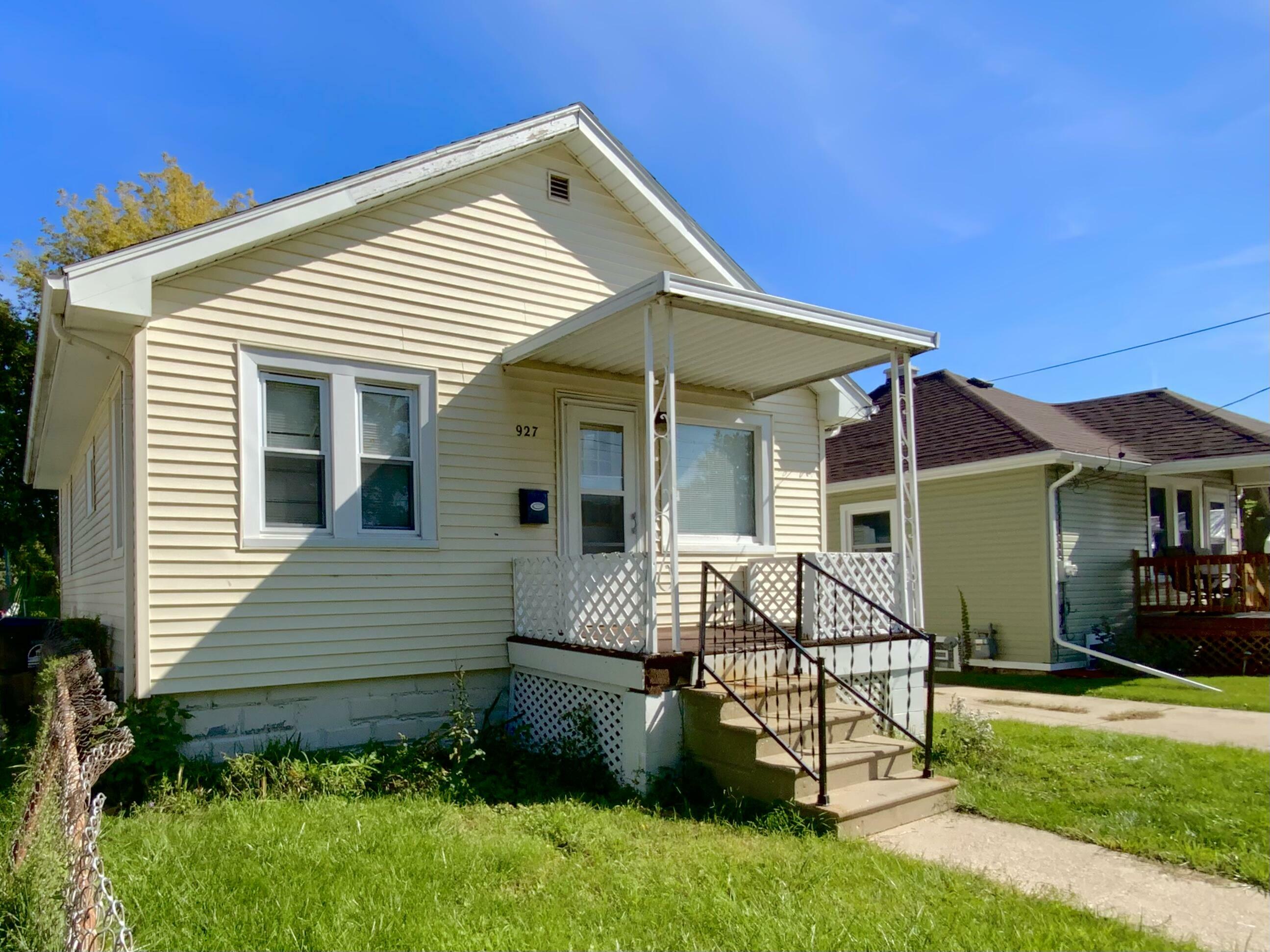 Property Photo:  927 Harbridge Ave  WI 53403 