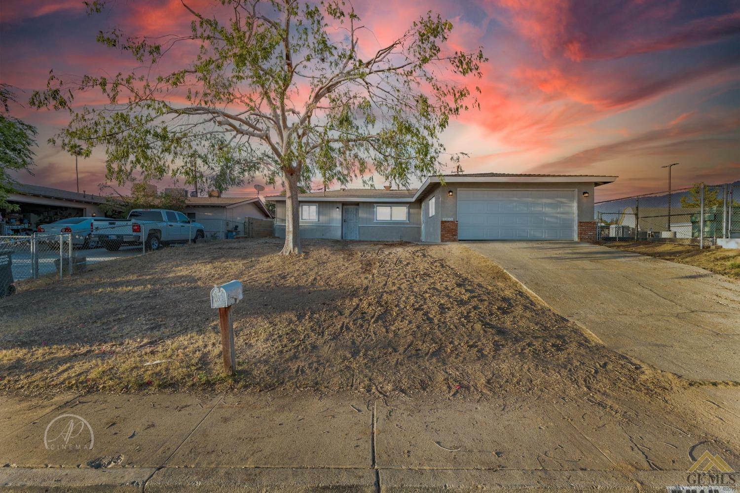 Property Photo:  5516 Hillburn Road  CA 93306 