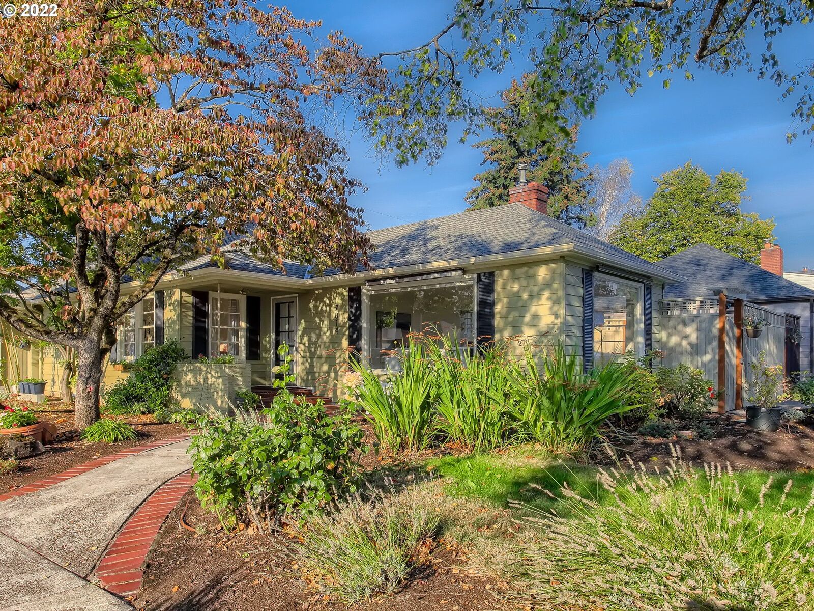 Property Photo: 7014 N Wellesley Ave OR 97203