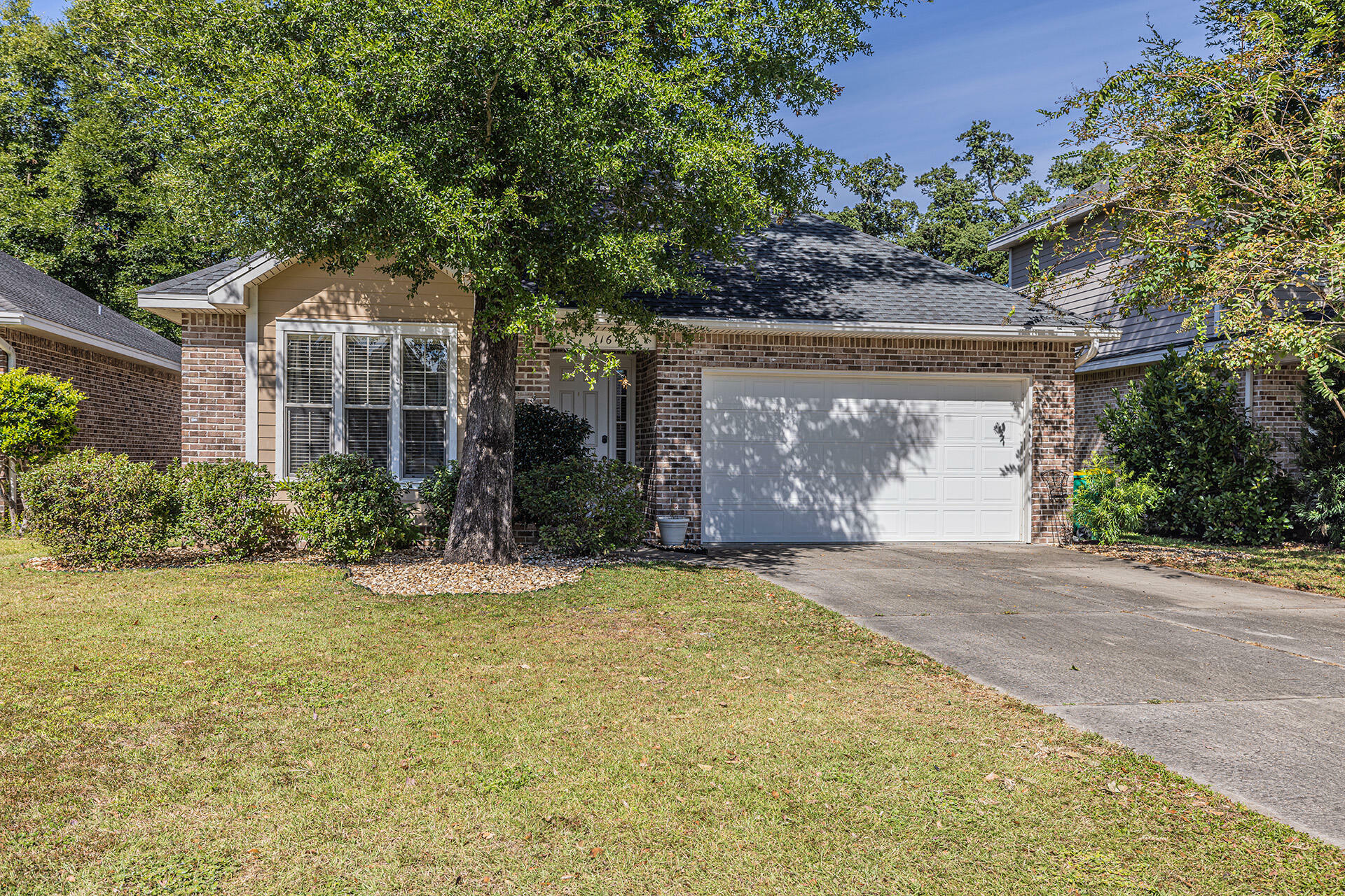 Property Photo:  116 Arrowhead Way  FL 32578 