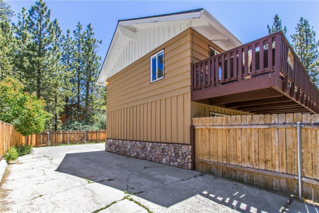 Property Photo: 469 Catalina Road CA 92315