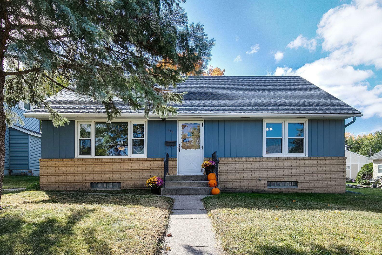 Property Photo:  345 Main Street E  MN 55387 