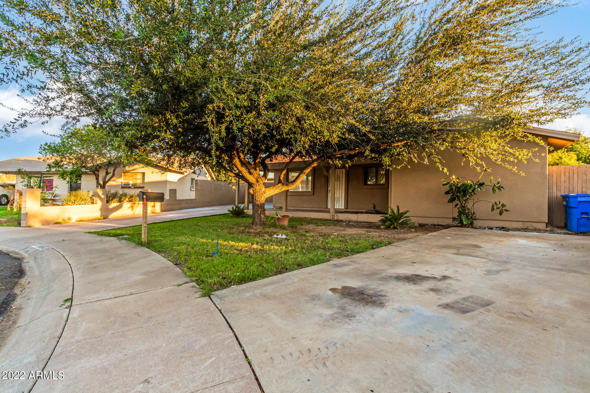 Property Photo: 7909 W Verde Lane AZ 85033